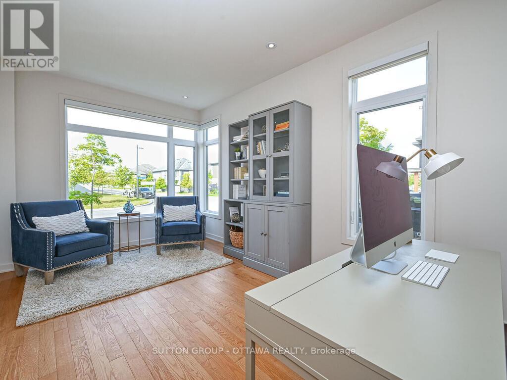 732 Wooler Place, Ottawa, Ontario  K1T 0T5 - Photo 4 - X12446585