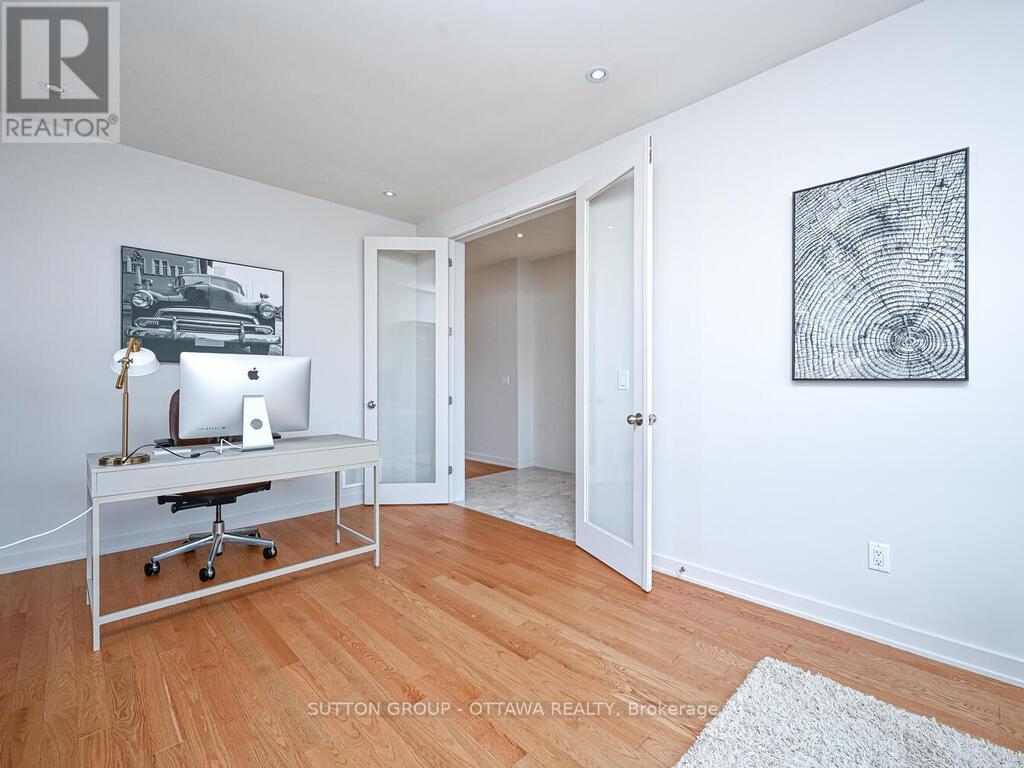 732 Wooler Place, Ottawa, Ontario  K1T 0T5 - Photo 5 - X12446585