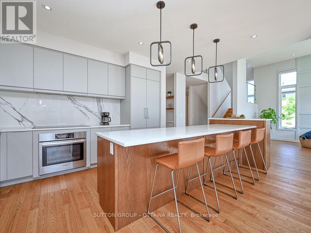 732 Wooler Place, Ottawa, Ontario  K1T 0T5 - Photo 9 - X12446585