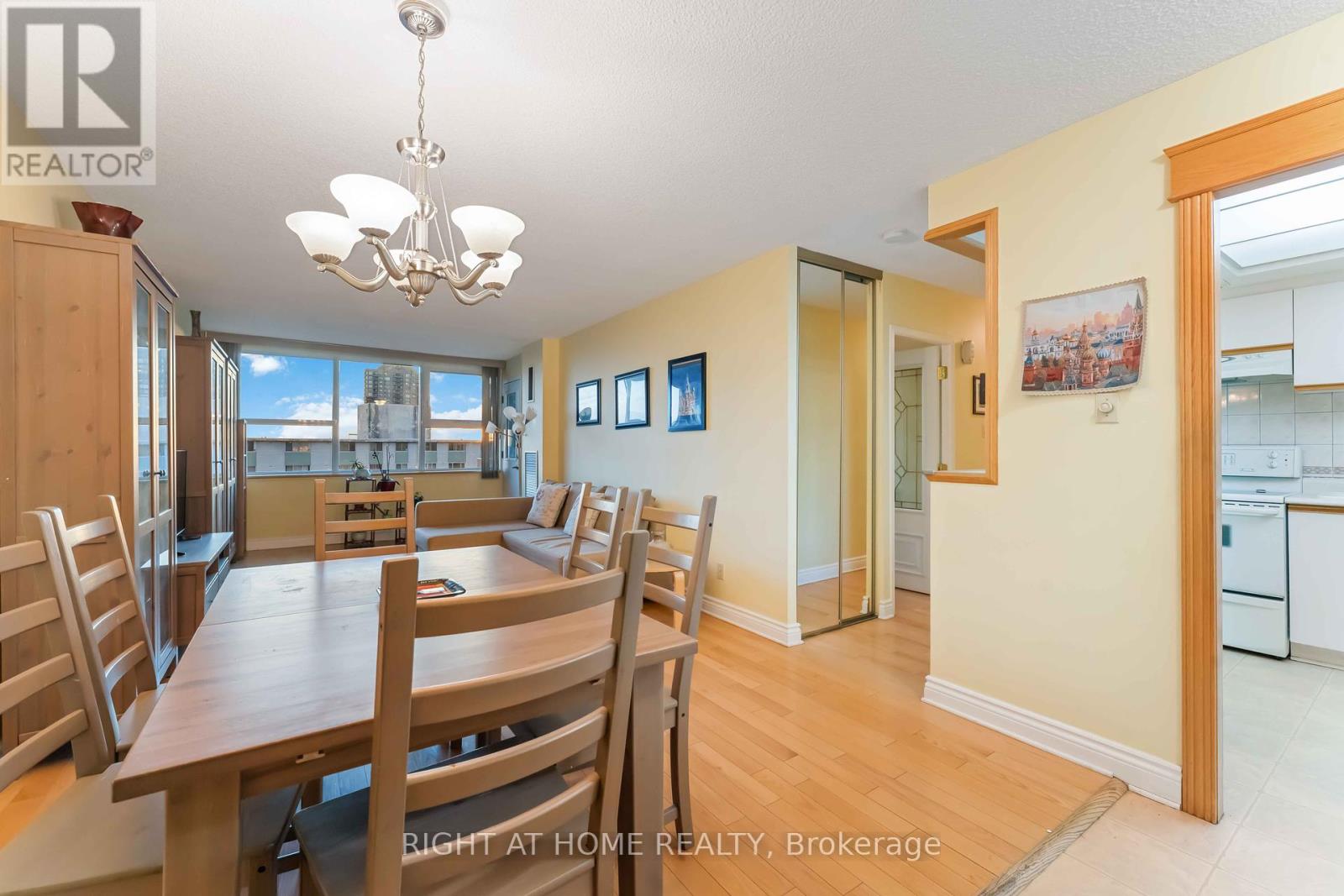 903 - 555 Brittany Drive, Ottawa, Ontario  K1K 4C5 - Photo 12 - X12446600