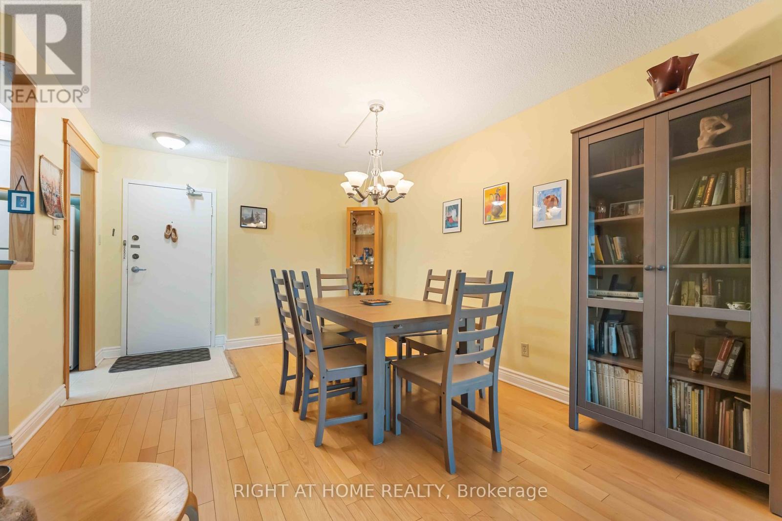 903 - 555 Brittany Drive, Ottawa, Ontario  K1K 4C5 - Photo 13 - X12446600