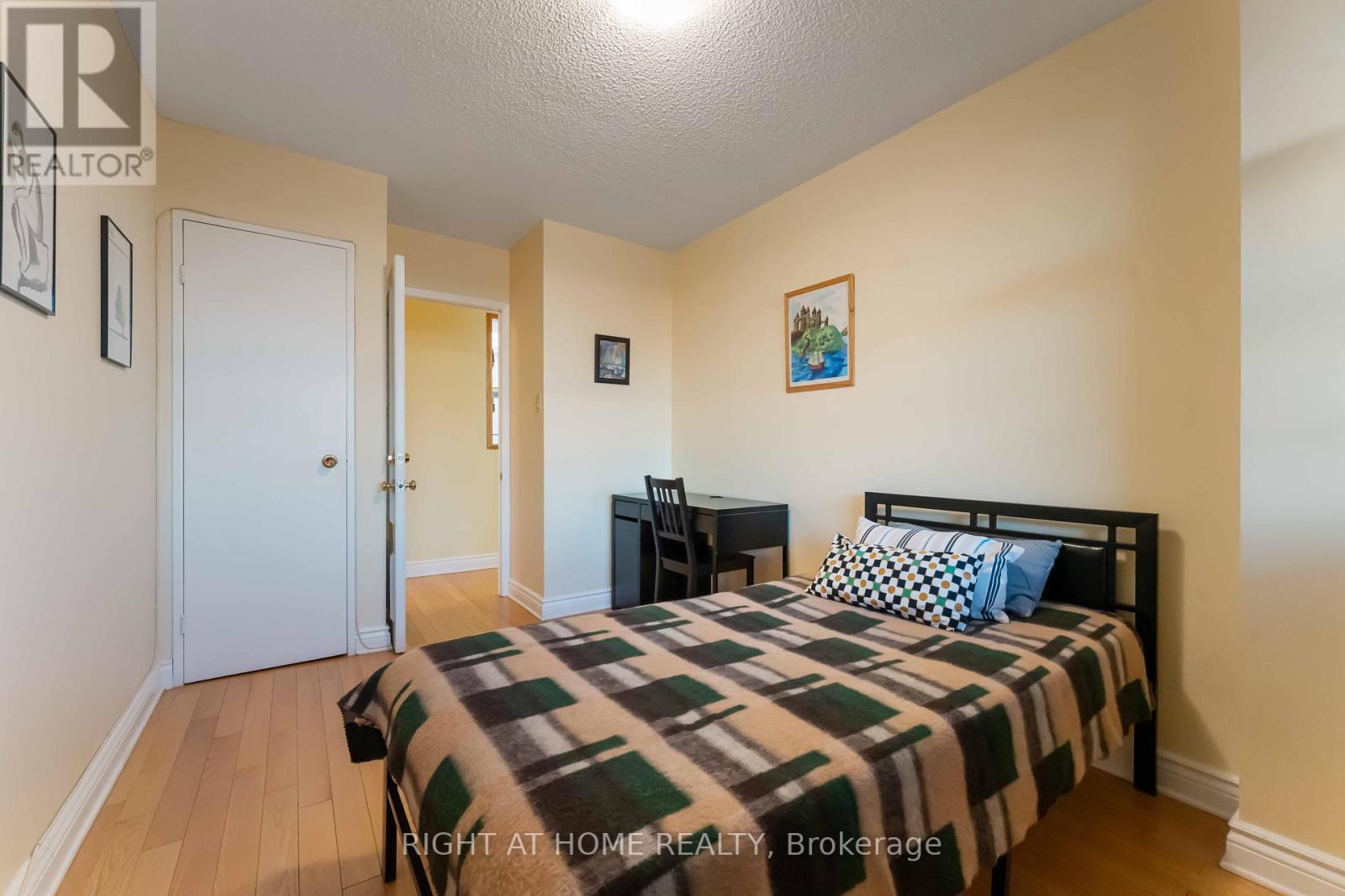 903 - 555 Brittany Drive, Ottawa, Ontario  K1K 4C5 - Photo 16 - X12446600