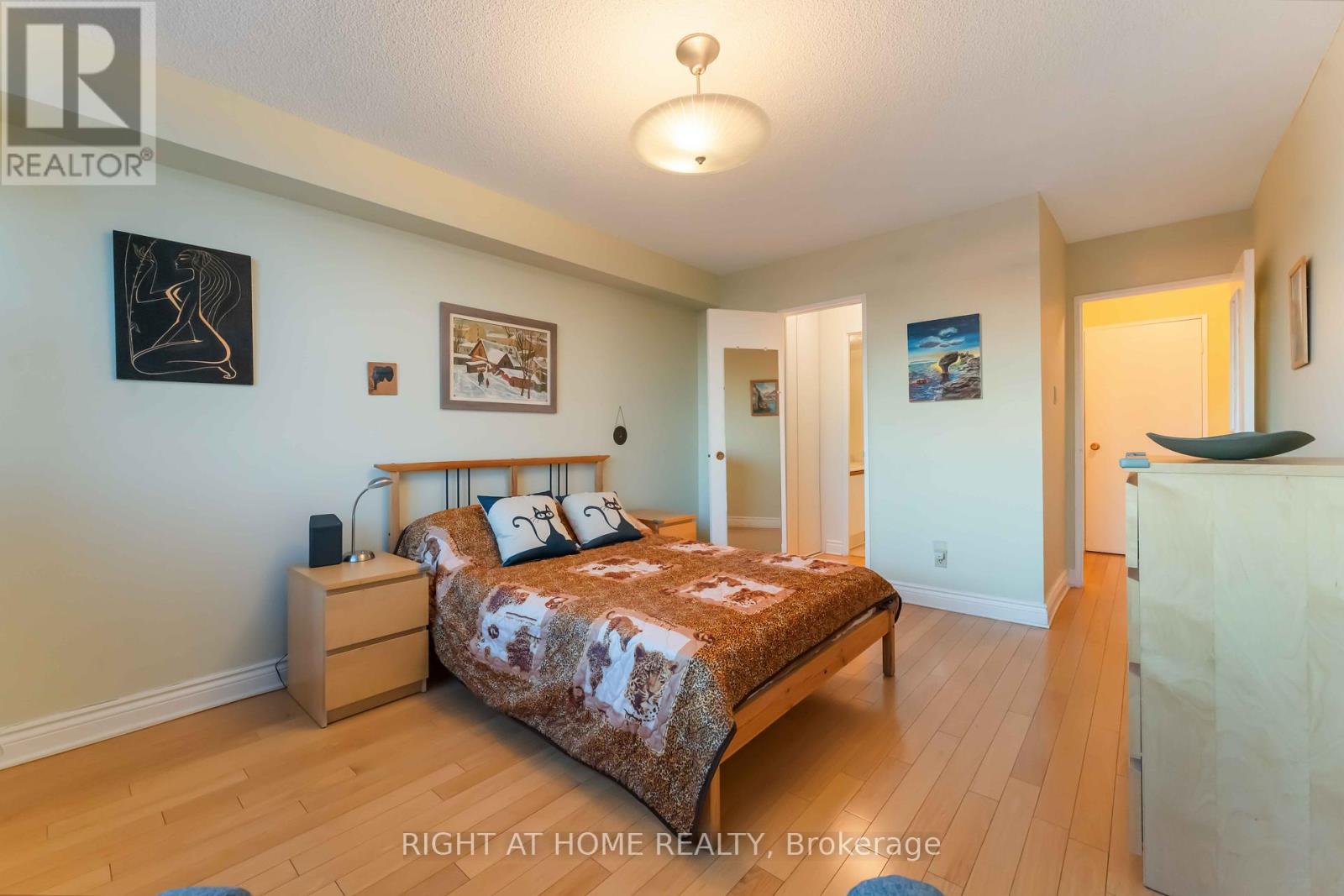 903 - 555 Brittany Drive, Ottawa, Ontario  K1K 4C5 - Photo 18 - X12446600
