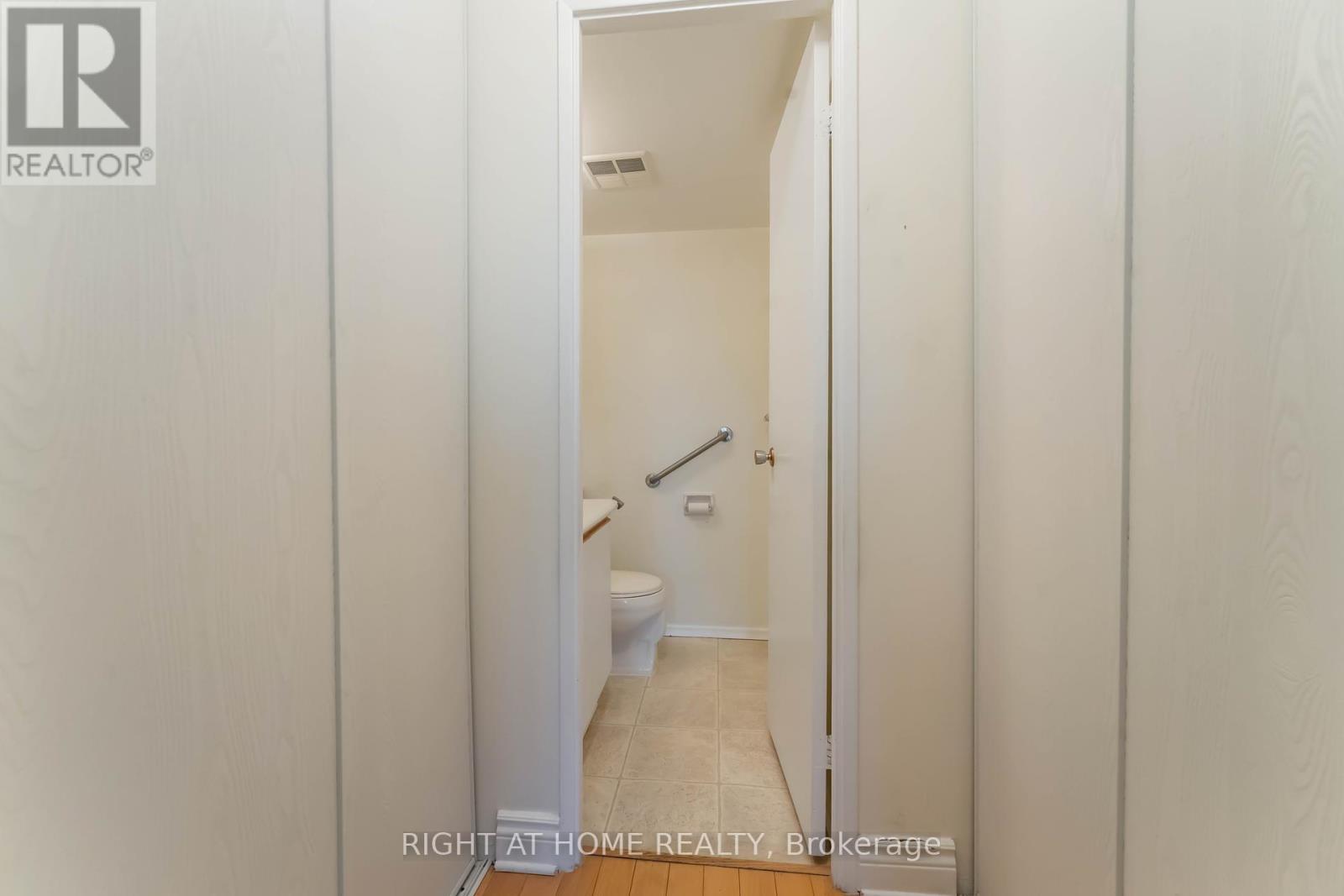 903 - 555 Brittany Drive, Ottawa, Ontario  K1K 4C5 - Photo 20 - X12446600