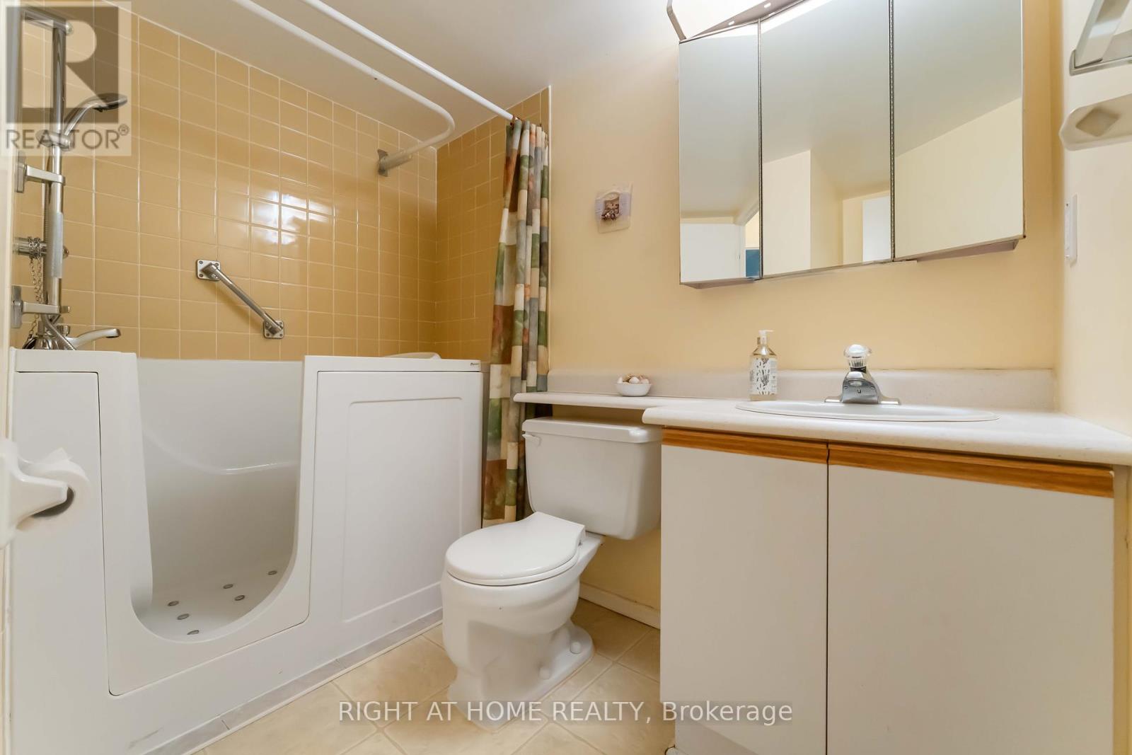 903 - 555 Brittany Drive, Ottawa, Ontario  K1K 4C5 - Photo 22 - X12446600