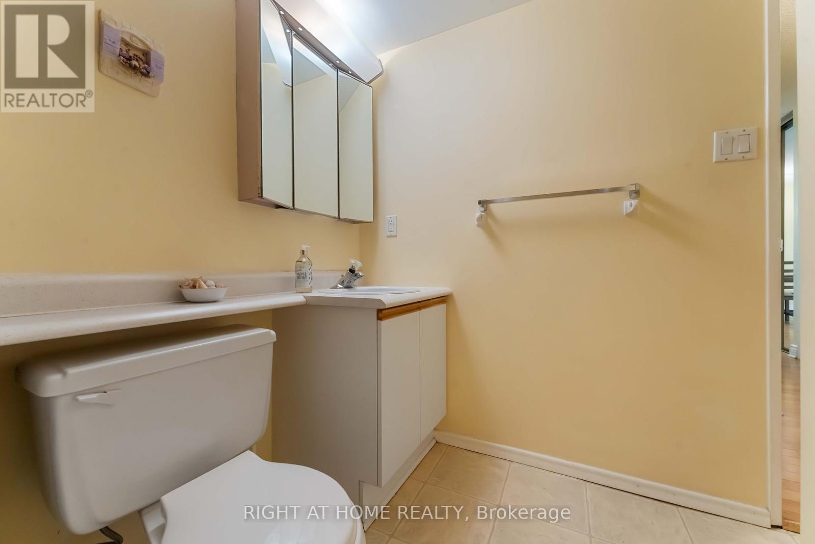 903 - 555 Brittany Drive, Ottawa, Ontario  K1K 4C5 - Photo 23 - X12446600