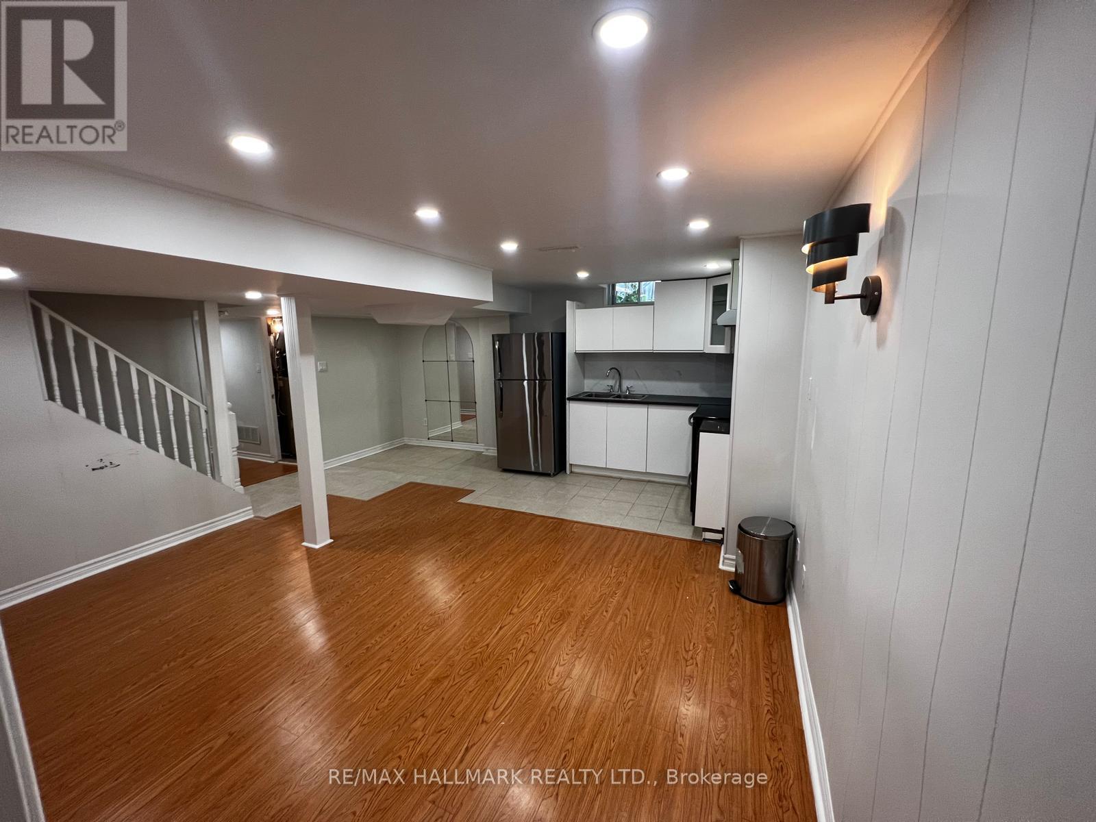 85 Watkins Glen Crescent, Aurora, Ontario  L4G 7P4 - Photo 10 - N12446349