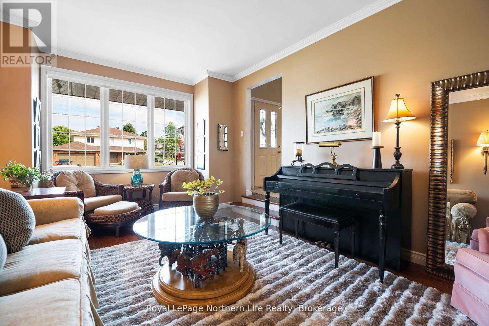 1111 Lawson Street, North Bay, Ontario  P1B 9H4 - Photo 5 - X12446564