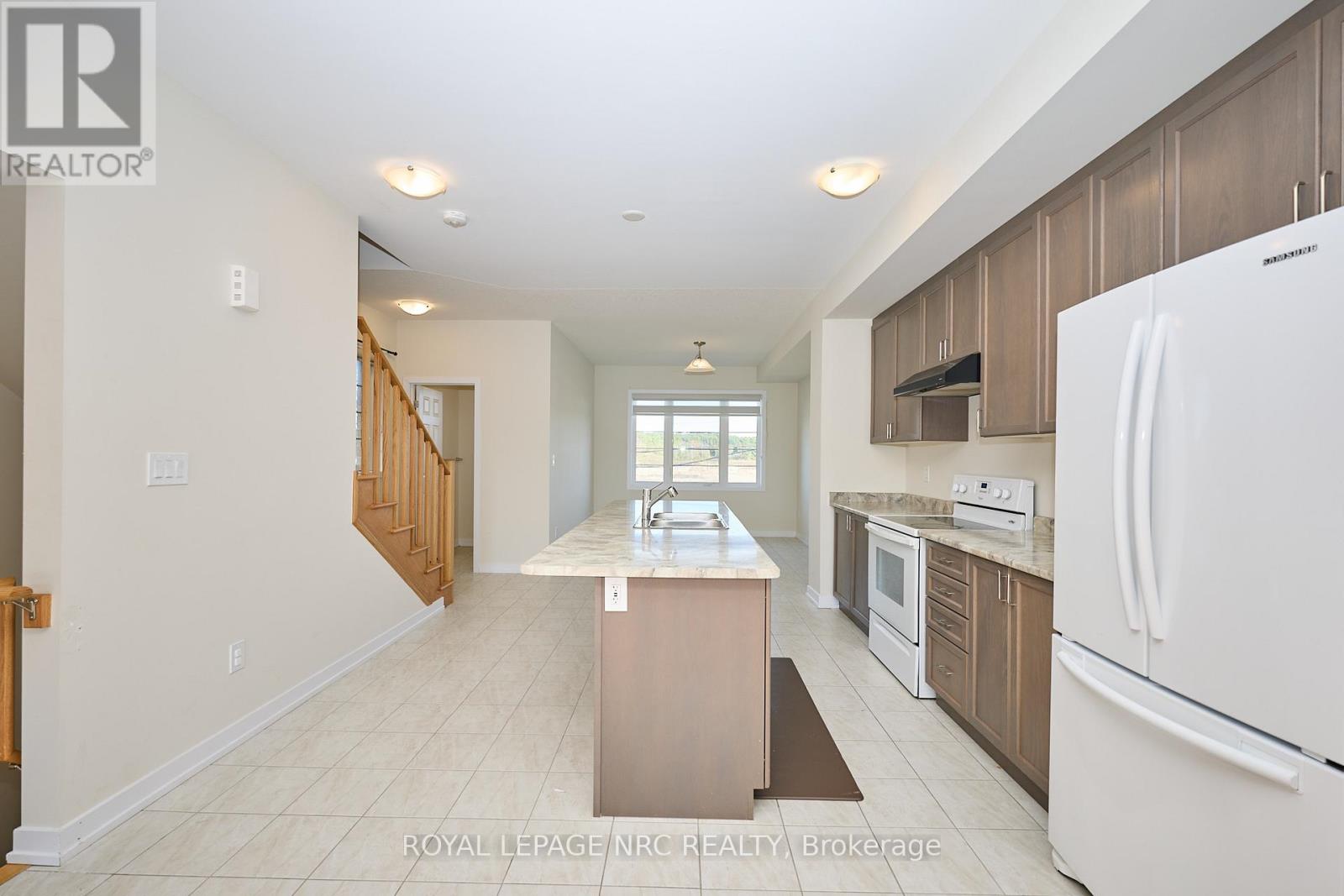 11 Melody Lane, Thorold, Ontario  L5B 5N5 - Photo 11 - X12446551