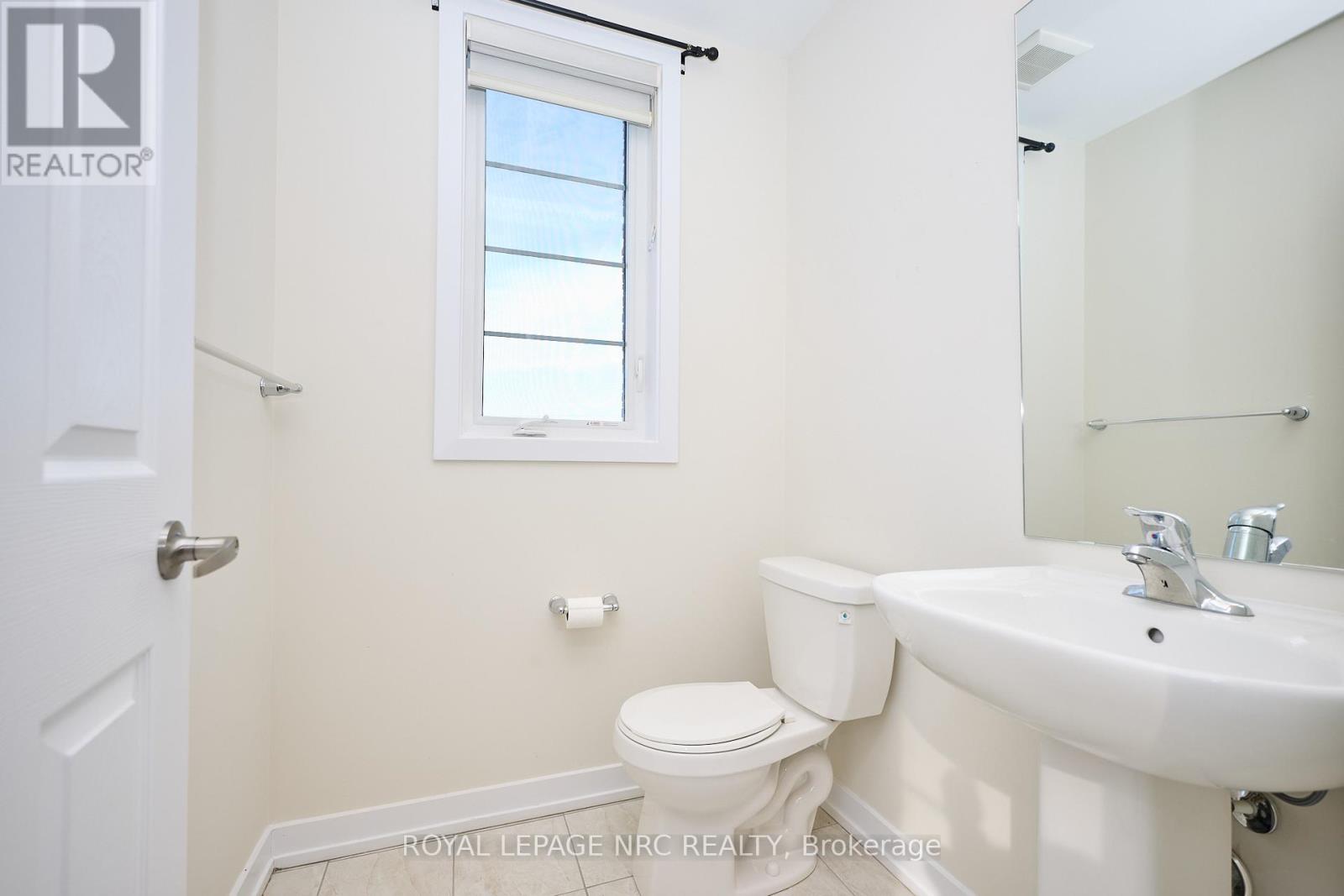 11 Melody Lane, Thorold, Ontario  L5B 5N5 - Photo 24 - X12446551