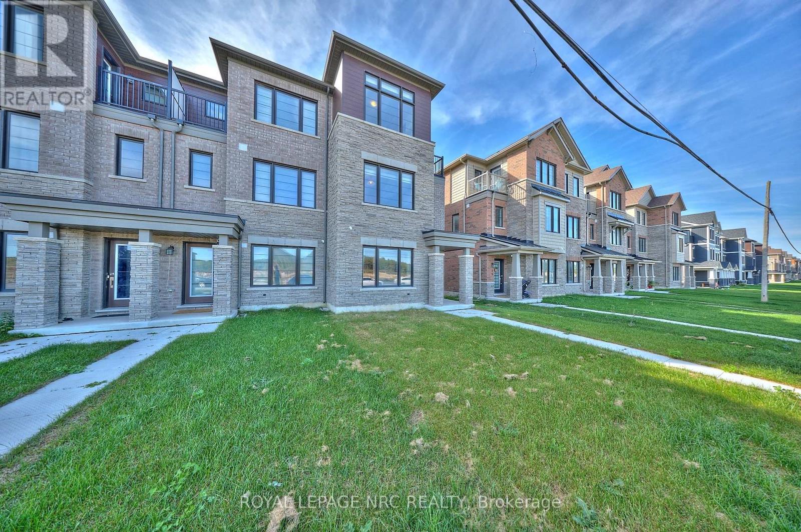 11 Melody Lane, Thorold, Ontario  L5B 5N5 - Photo 3 - X12446551