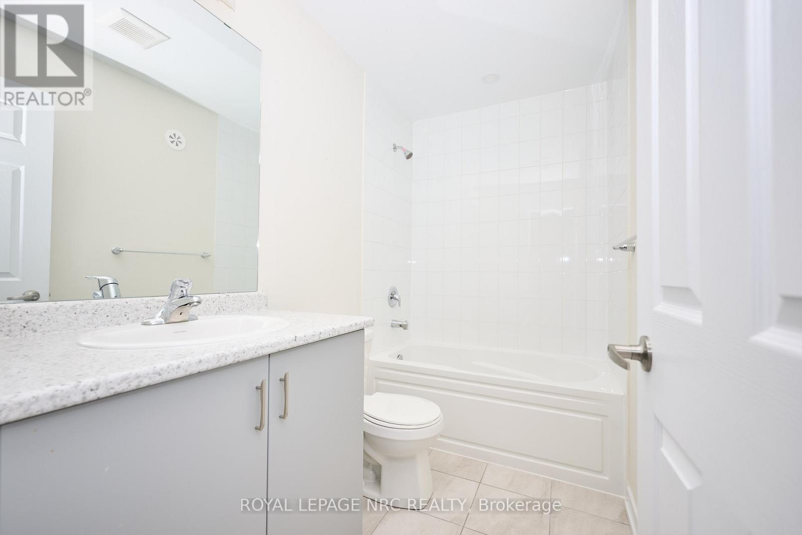 11 Melody Lane, Thorold, Ontario  L5B 5N5 - Photo 30 - X12446551
