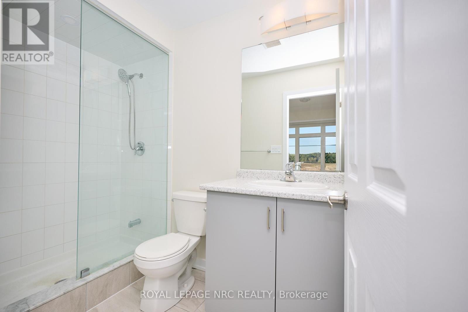 11 Melody Lane, Thorold, Ontario  L5B 5N5 - Photo 36 - X12446551