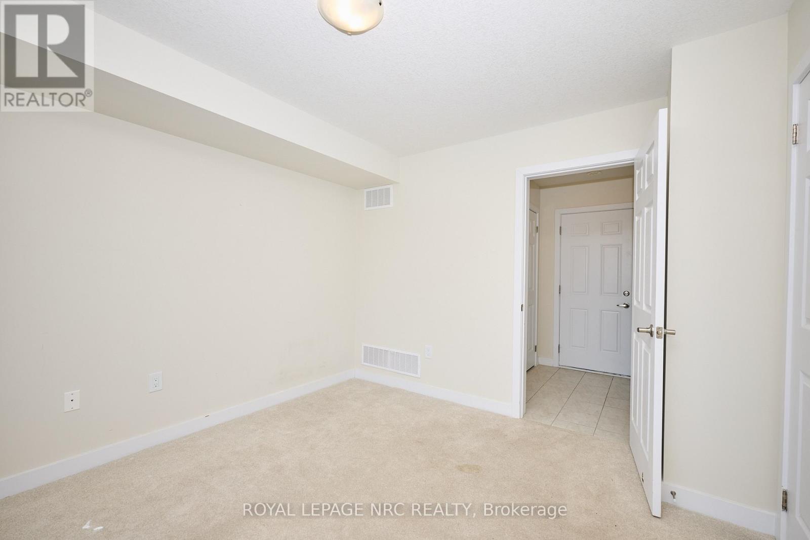 11 Melody Lane, Thorold, Ontario  L5B 5N5 - Photo 7 - X12446551