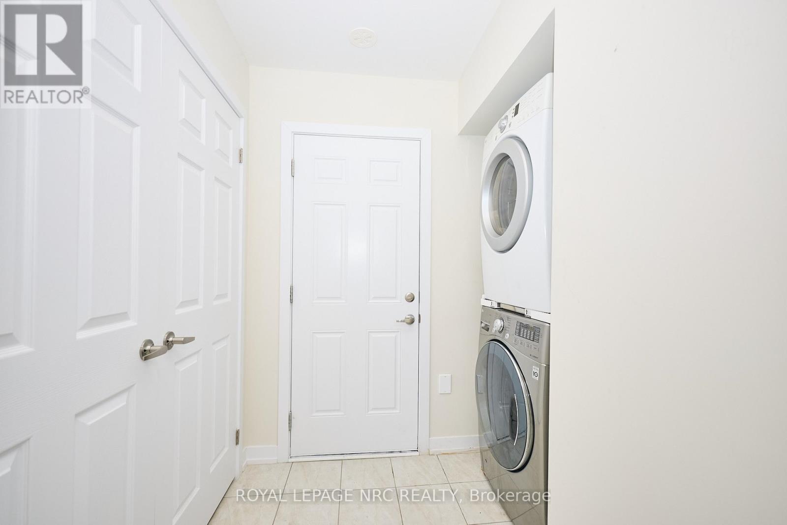 11 Melody Lane, Thorold, Ontario  L5B 5N5 - Photo 8 - X12446551