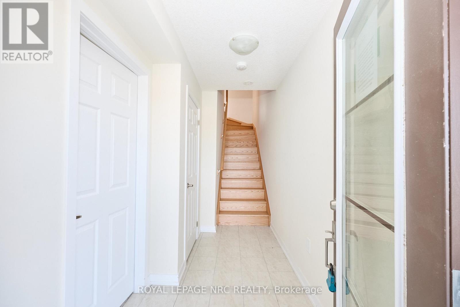 11 Melody Lane, Thorold, Ontario  L5B 5N5 - Photo 9 - X12446551
