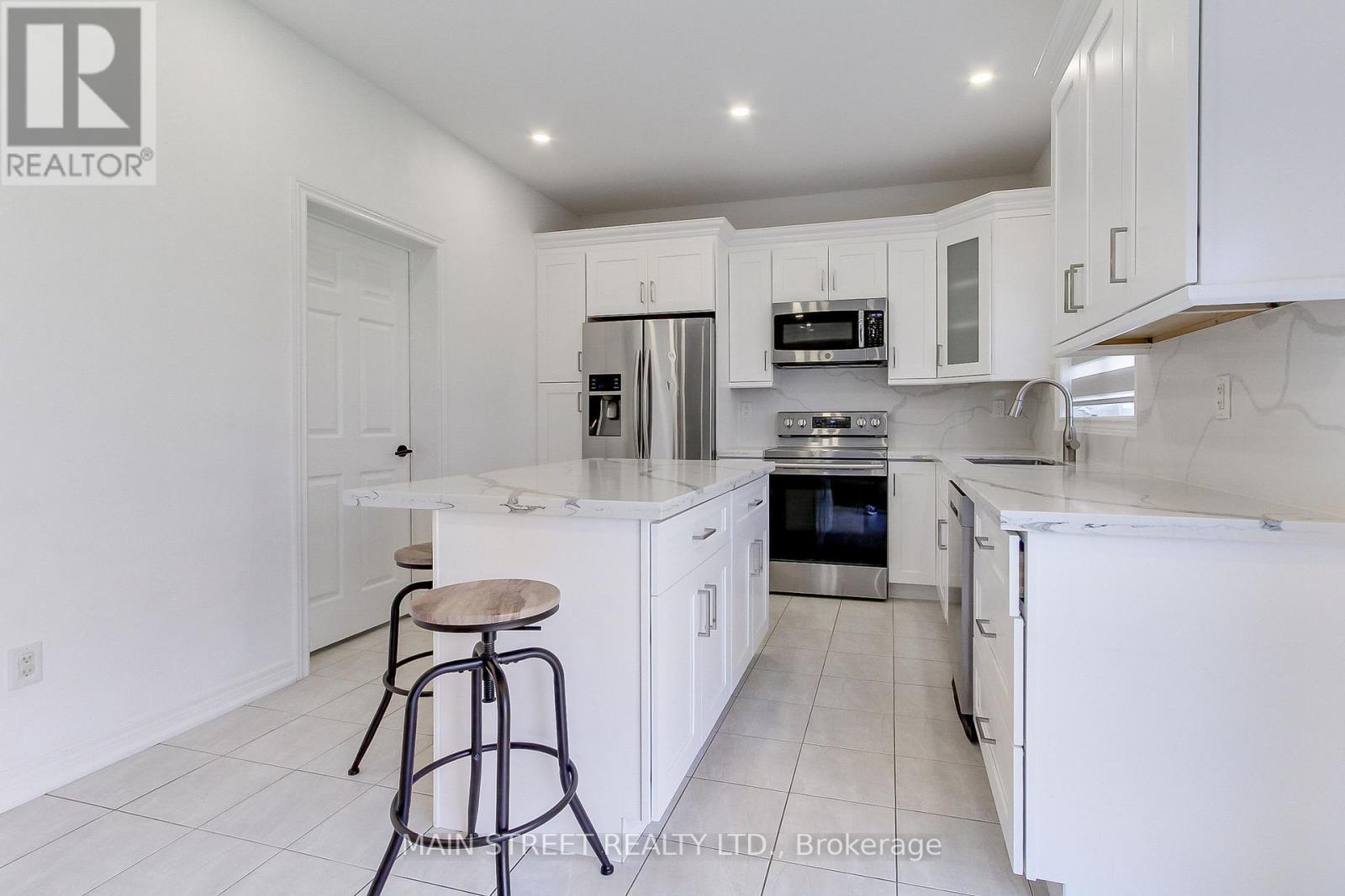 1386 Dallman Street, Innisfil (Lefroy), Ontario  L0L 1W0 - Photo 12 - N12446463