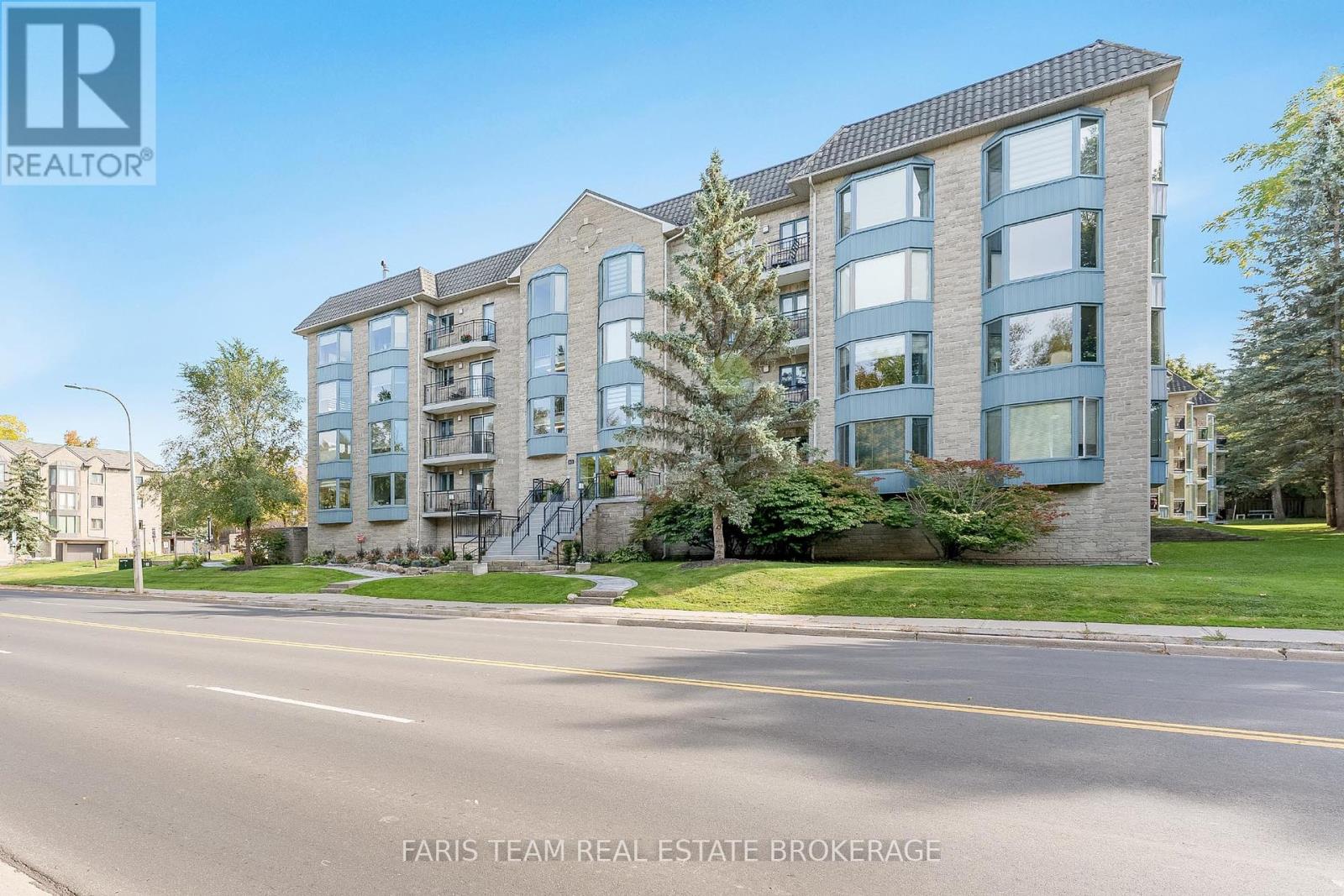 307 - 85 Wellington Street W, Aurora (Aurora Village), Ontario  L4G 2P2 - Photo 2 - N12446482