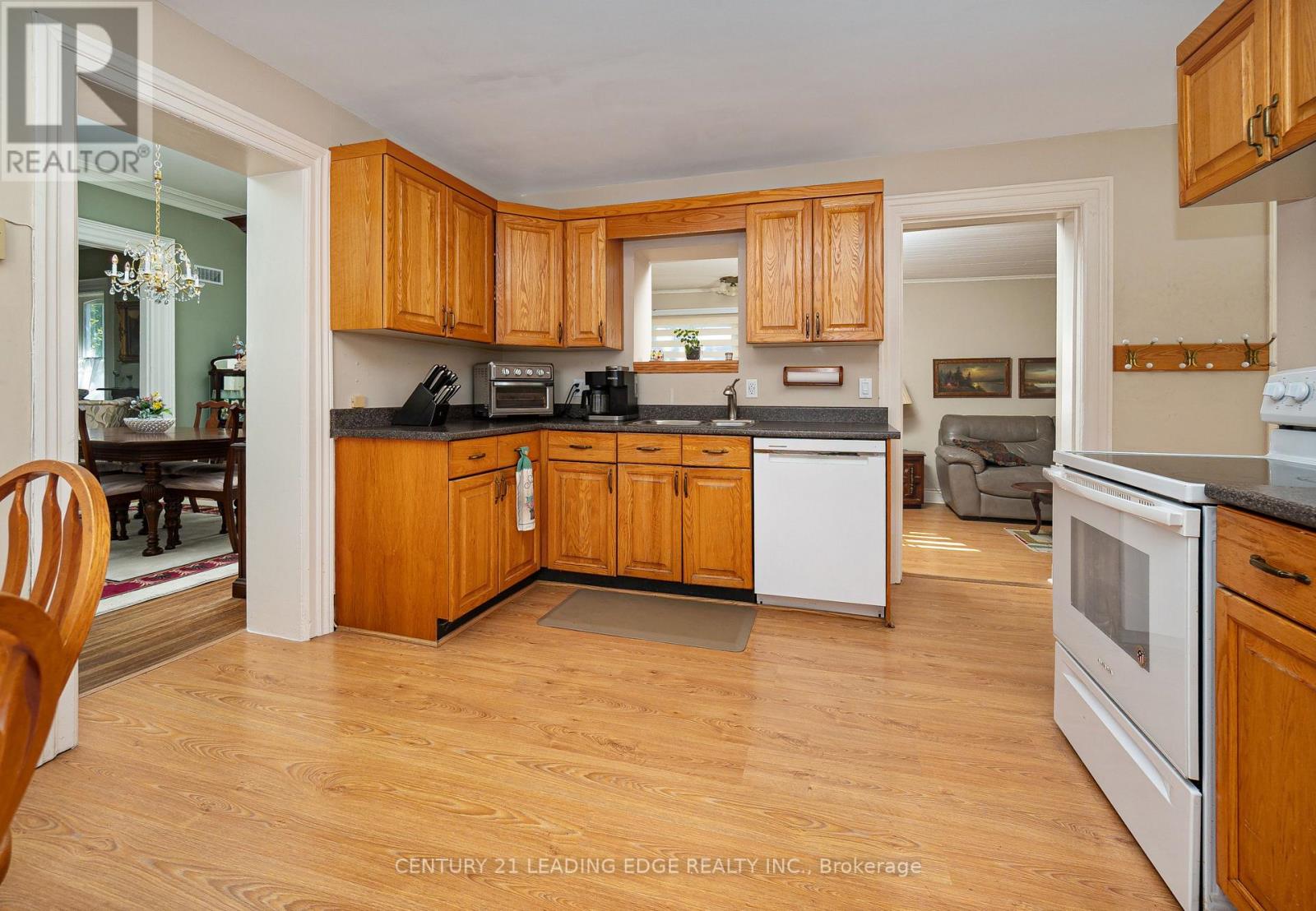 172 Main Street N, Markham (Old Markham Village), Ontario  L3P 1Y3 - Photo 13 - N12446533