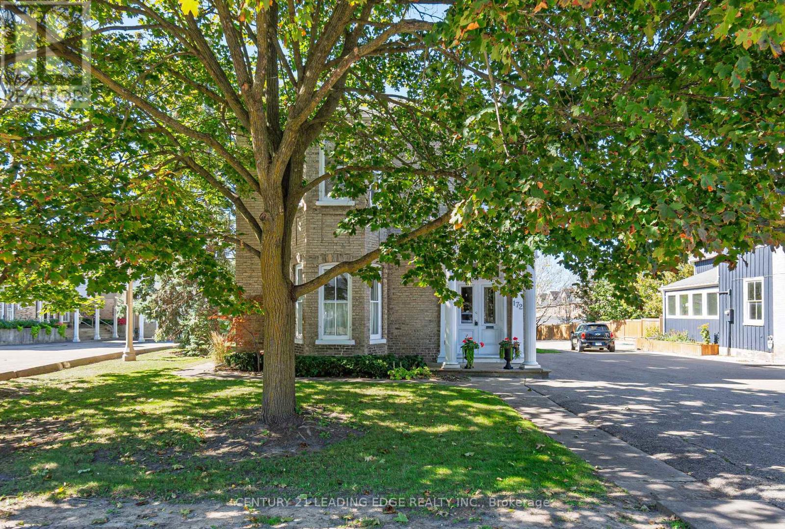 172 Main Street N, Markham (Old Markham Village), Ontario  L3P 1Y3 - Photo 3 - N12446539