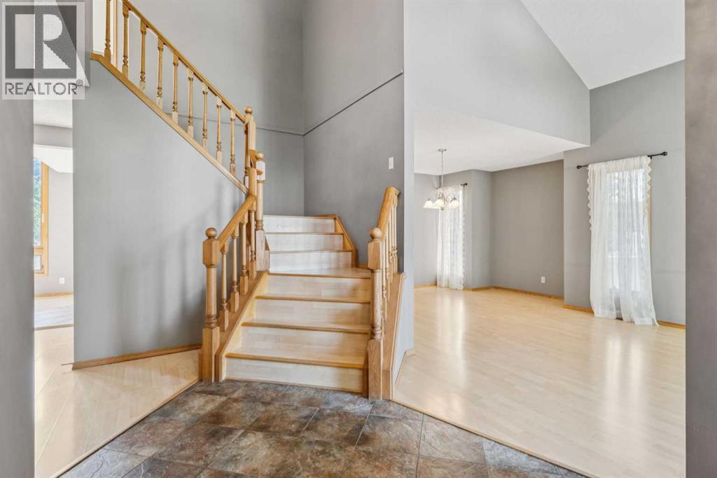 156 Edgevalley Circle Nw, Calgary, Alberta  T3A 4Y8 - Photo 4 - A2259770