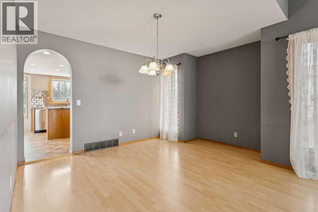 156 Edgevalley Circle Nw, Calgary, Alberta  T3A 4Y8 - Photo 7 - A2259770