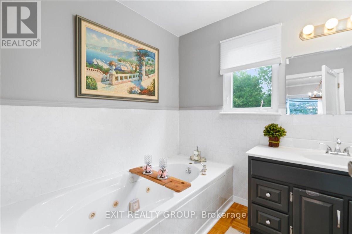 22714 Loyalist Parkway, Quinte West (Murray Ward), Ontario  K8V 5P7 - Photo 11 - X12446637