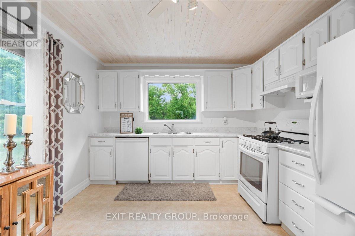 22714 Loyalist Parkway, Quinte West (Murray Ward), Ontario  K8V 5P7 - Photo 16 - X12446637