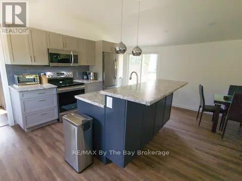 127 Glenlake Boulevard, Collingwood, Ontario  L9Y 0X2 - Photo 3 - S12446682