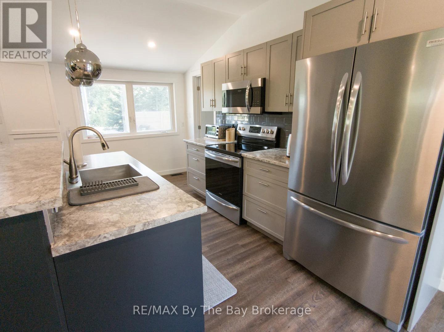 127 Glenlake Boulevard, Collingwood, Ontario  L9Y 0X2 - Photo 4 - S12446682