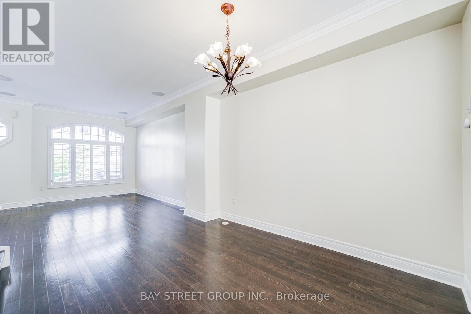51 Lobo Mews, Toronto, Ontario  M8Z 0B2 - Photo 10 - W12446461