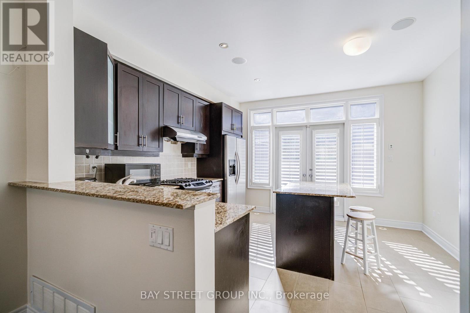 51 Lobo Mews, Toronto, Ontario  M8Z 0B2 - Photo 11 - W12446461
