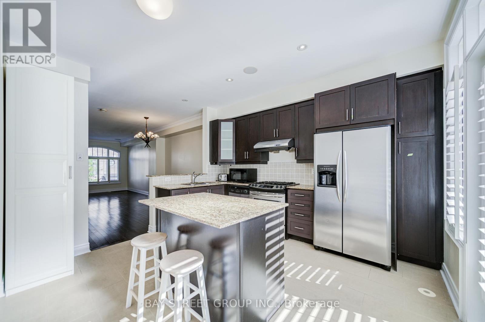 51 Lobo Mews, Toronto, Ontario  M8Z 0B2 - Photo 13 - W12446461