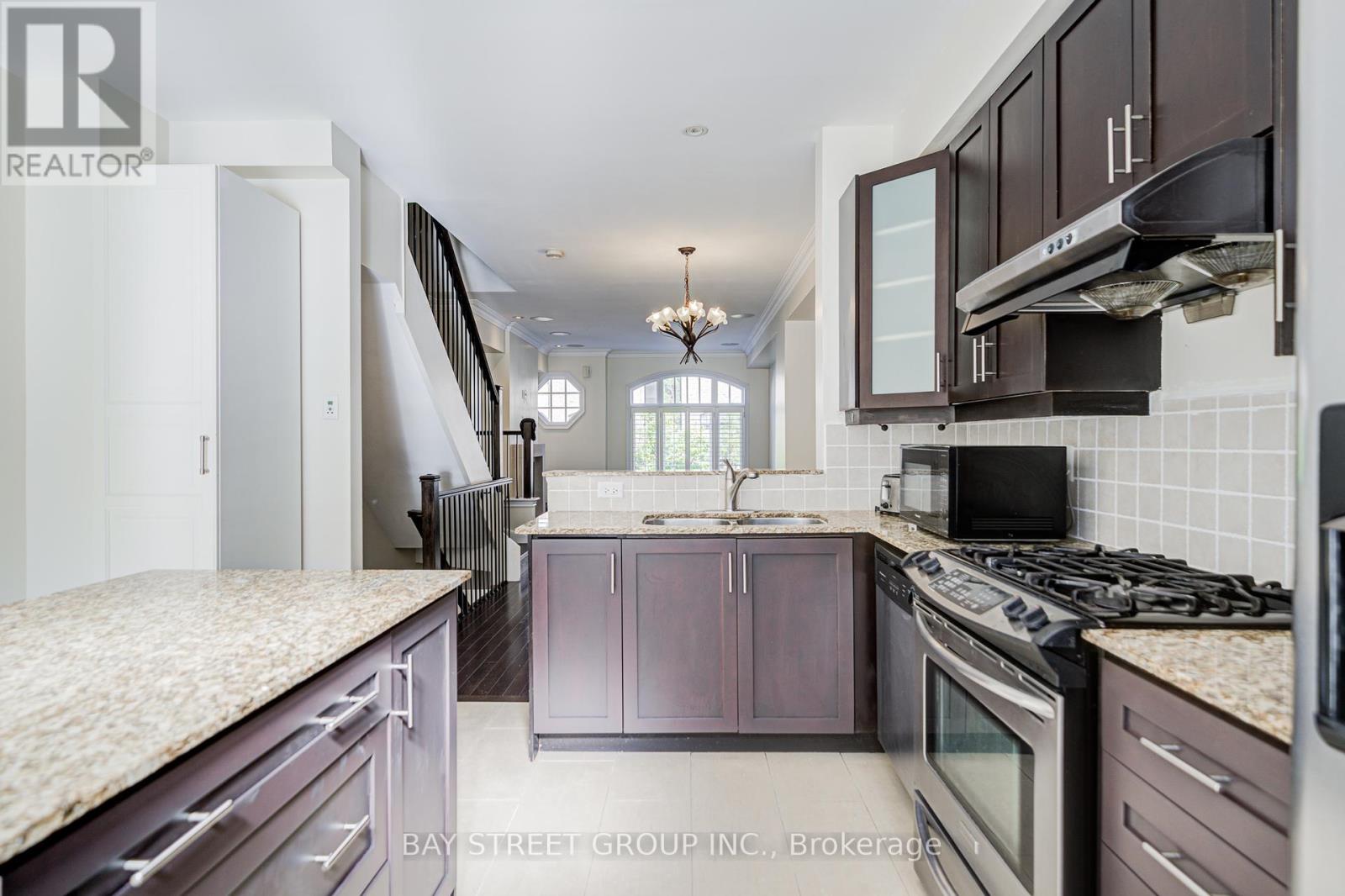 51 Lobo Mews, Toronto, Ontario  M8Z 0B2 - Photo 14 - W12446461