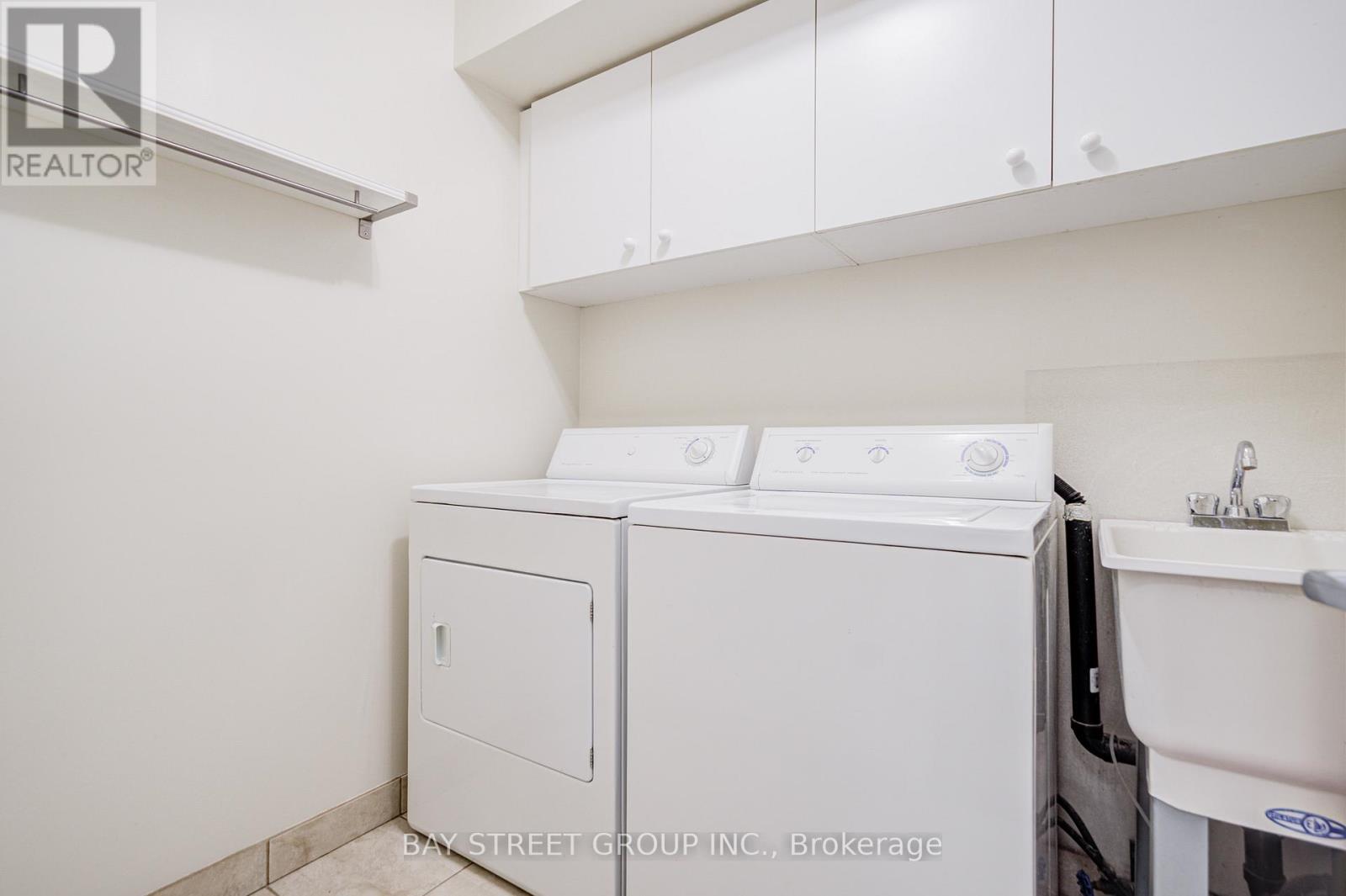51 Lobo Mews, Toronto, Ontario  M8Z 0B2 - Photo 24 - W12446461