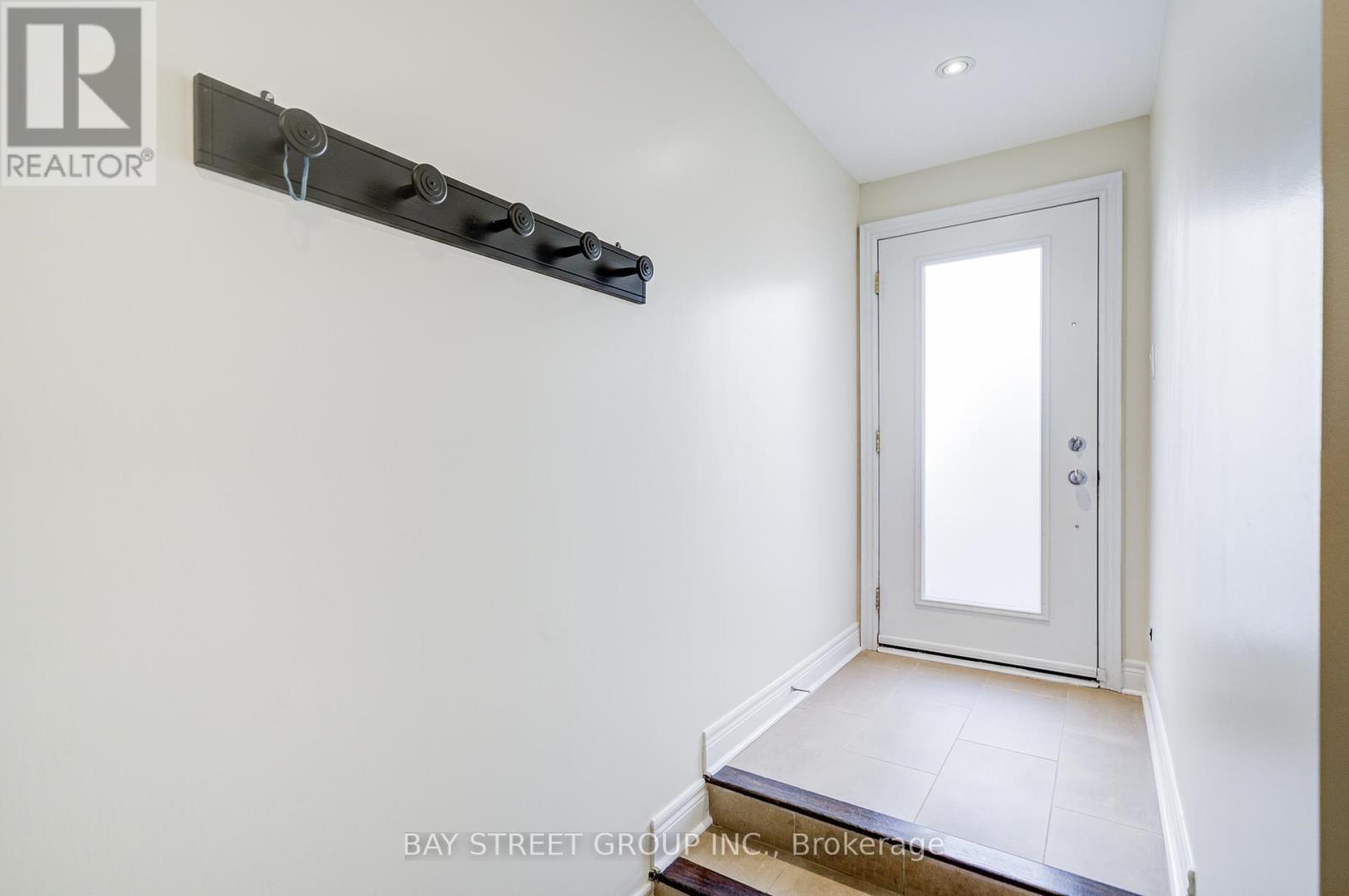 51 Lobo Mews, Toronto, Ontario  M8Z 0B2 - Photo 3 - W12446461