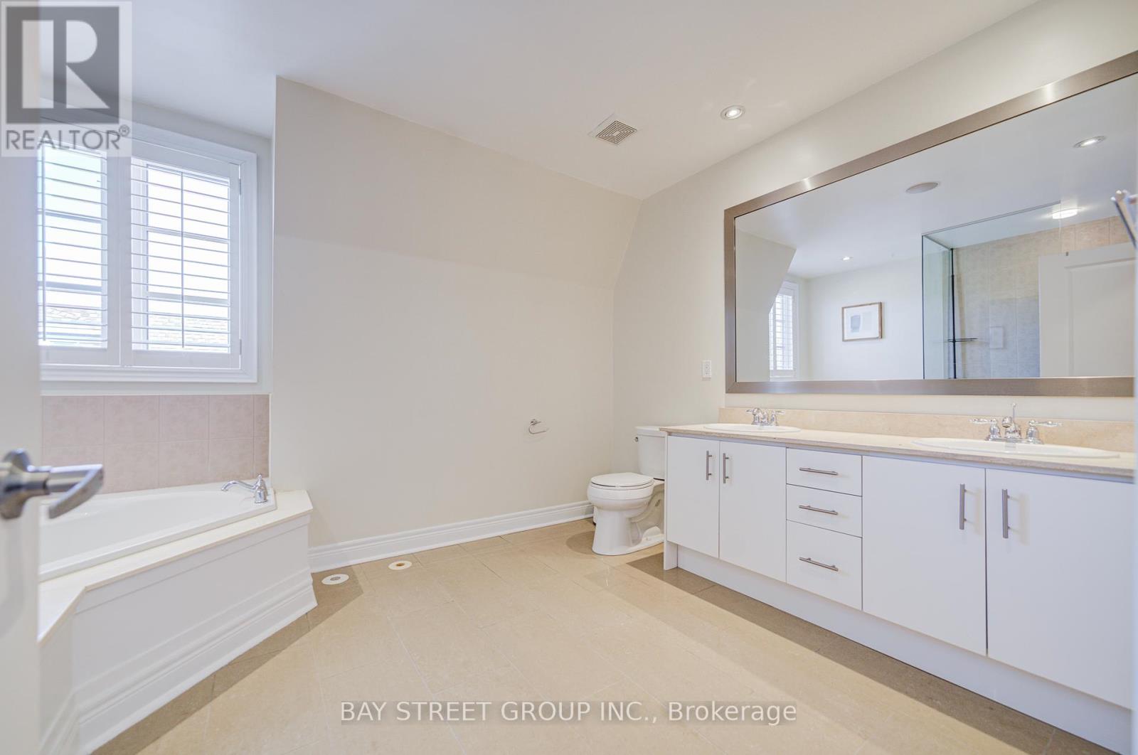 51 Lobo Mews, Toronto, Ontario  M8Z 0B2 - Photo 33 - W12446461