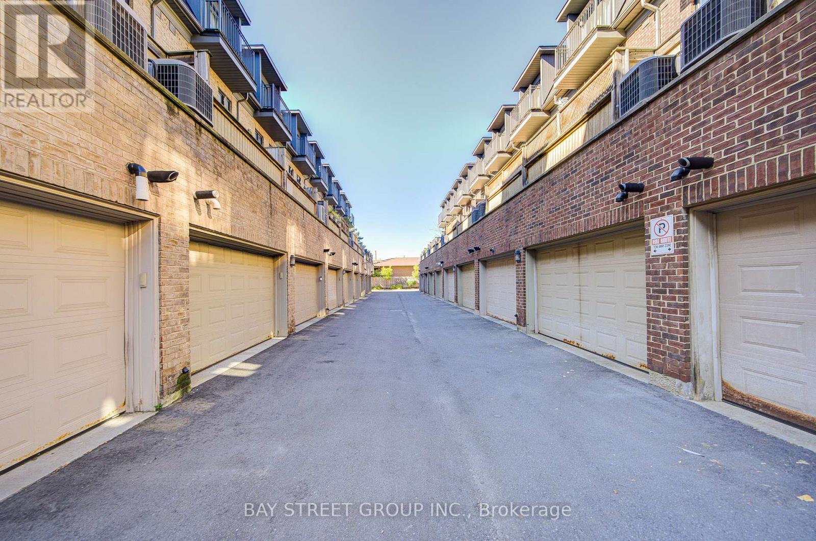 51 Lobo Mews, Toronto, Ontario  M8Z 0B2 - Photo 36 - W12446461