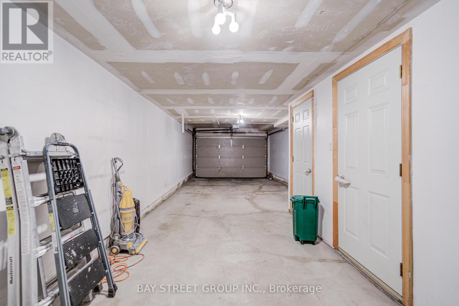 51 Lobo Mews, Toronto, Ontario  M8Z 0B2 - Photo 37 - W12446461