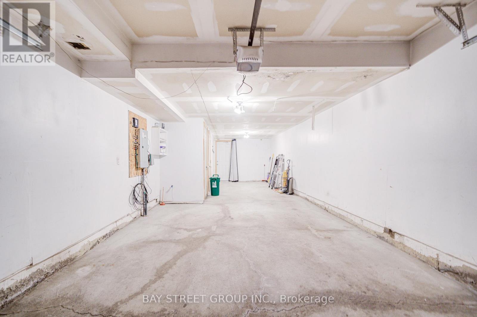 51 Lobo Mews, Toronto, Ontario  M8Z 0B2 - Photo 38 - W12446461