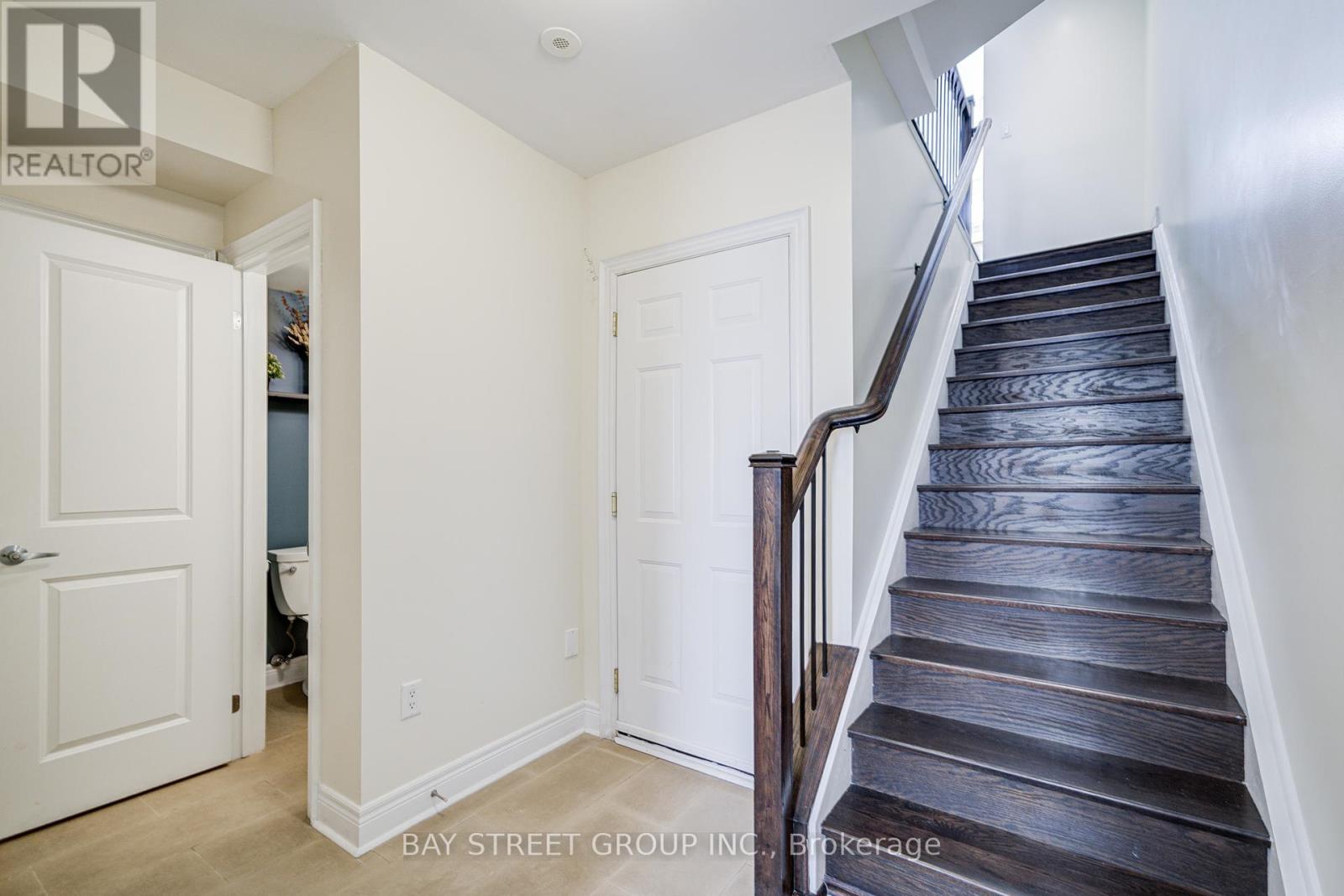 51 Lobo Mews, Toronto, Ontario  M8Z 0B2 - Photo 4 - W12446461