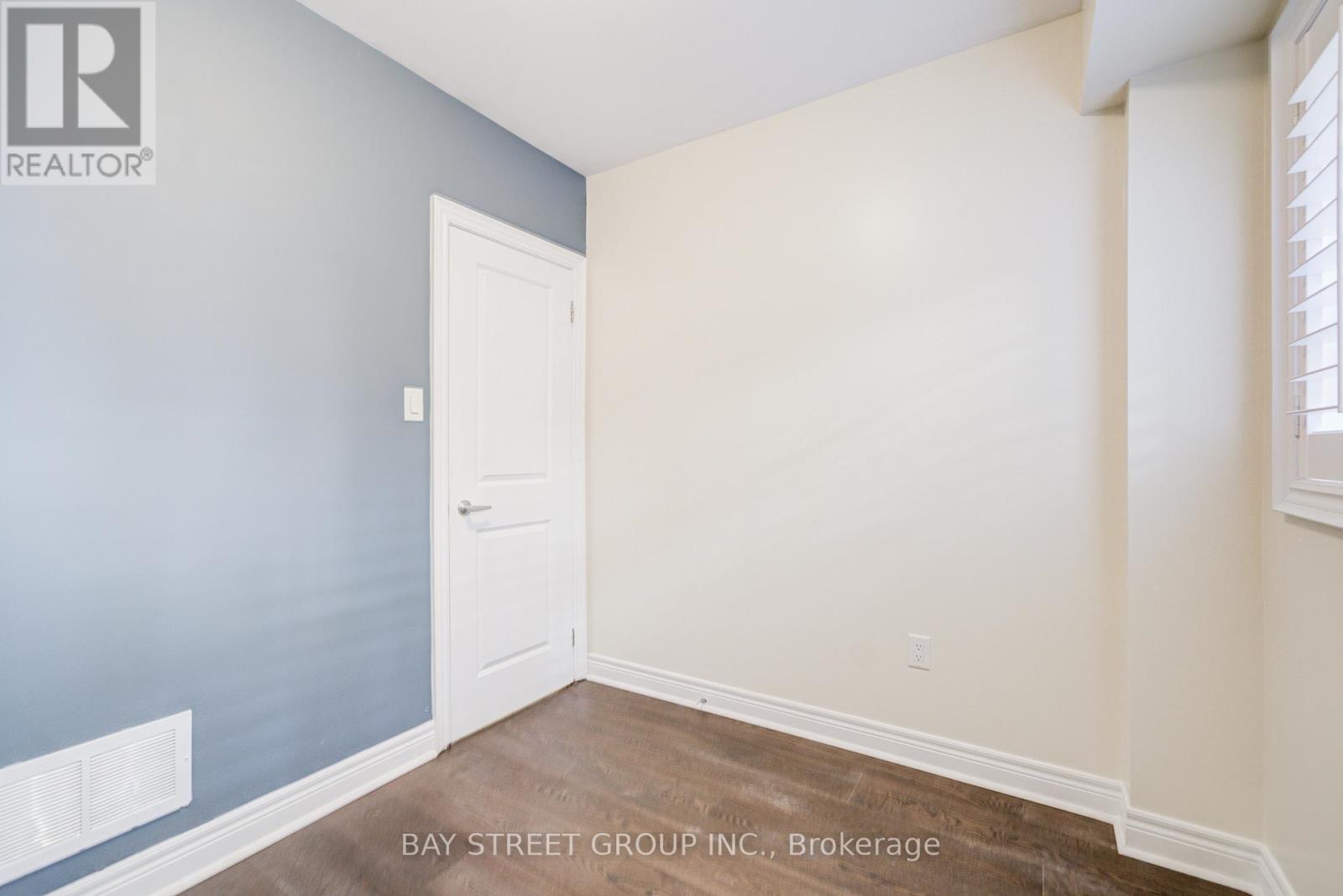 51 Lobo Mews, Toronto, Ontario  M8Z 0B2 - Photo 6 - W12446461