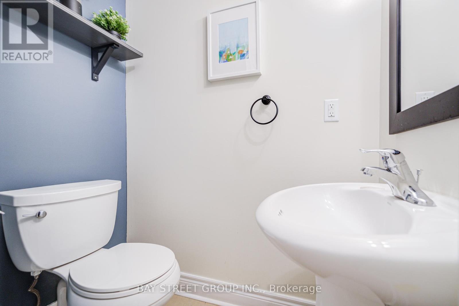 51 Lobo Mews, Toronto, Ontario  M8Z 0B2 - Photo 7 - W12446461