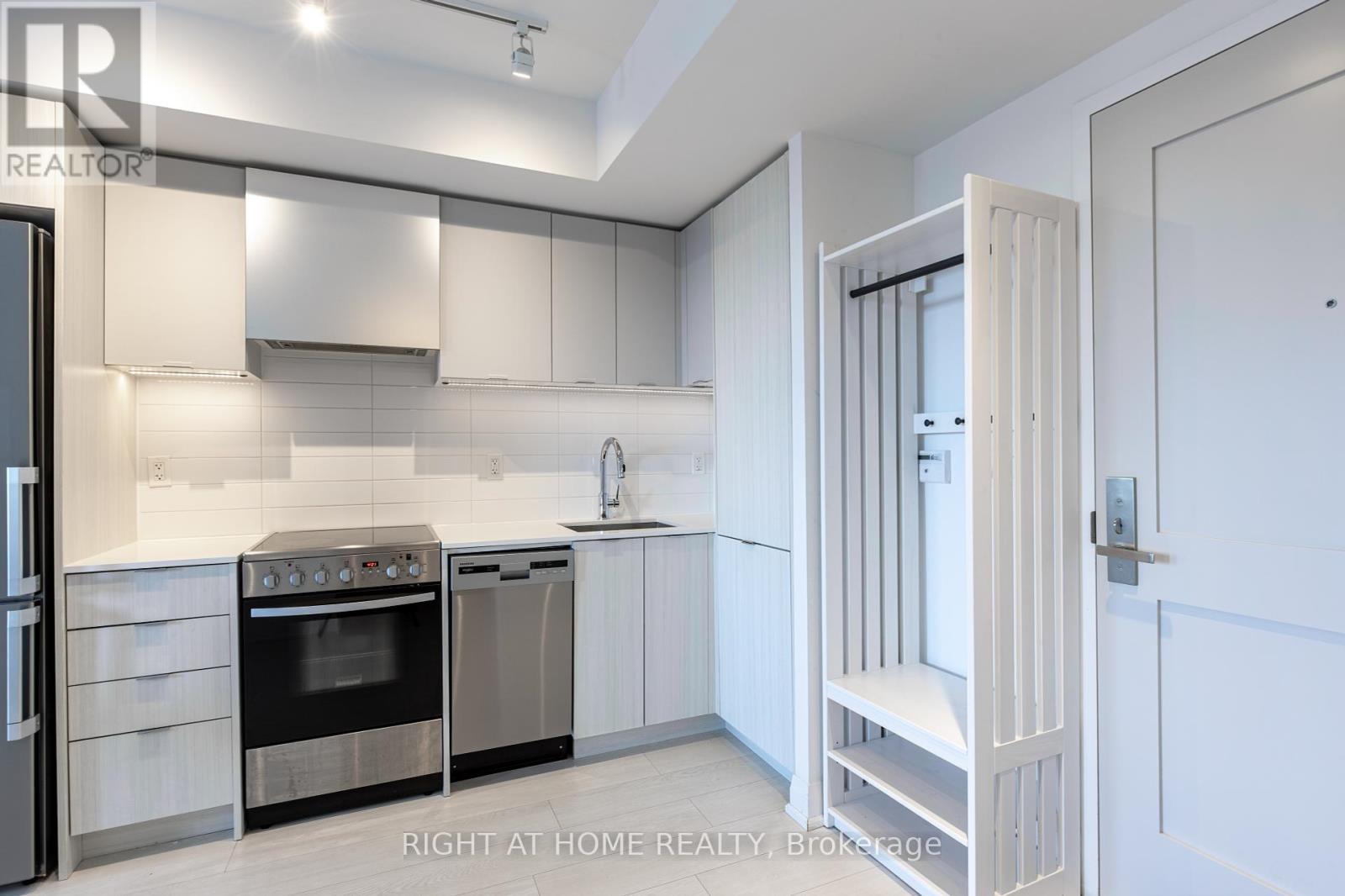917 - 10 Gibbs Road, Toronto, Ontario  M9B 0E3 - Photo 4 - W12446465