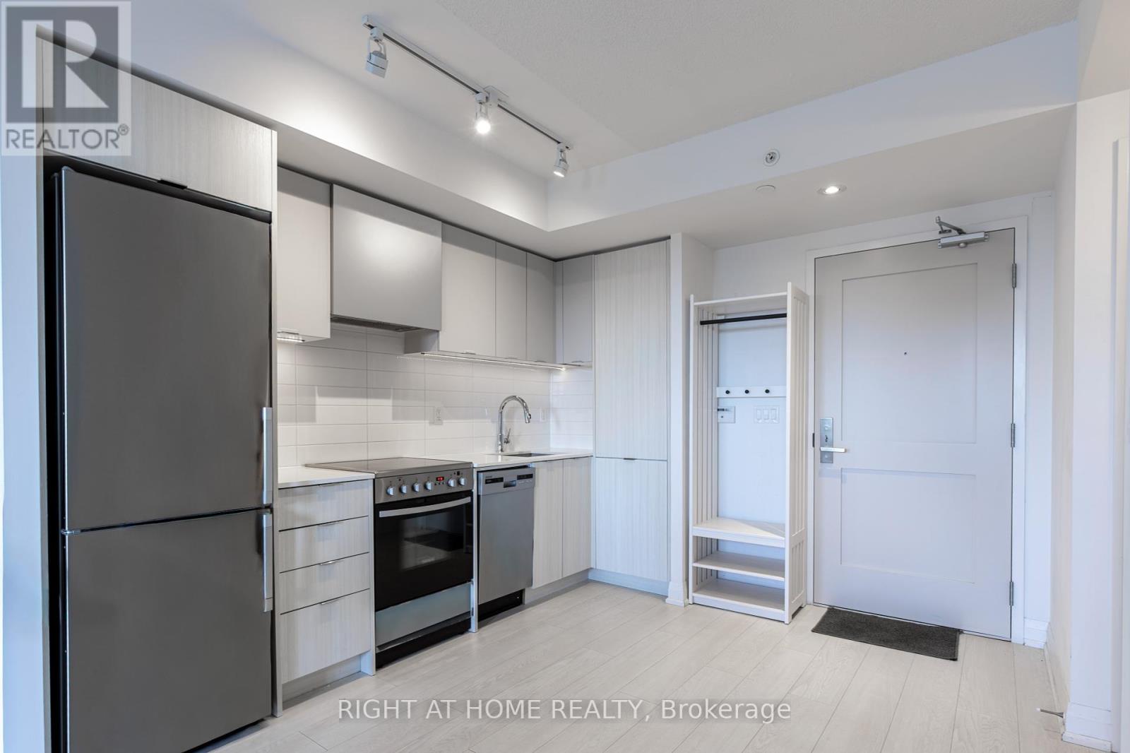 917 - 10 Gibbs Road, Toronto, Ontario  M9B 0E3 - Photo 6 - W12446465