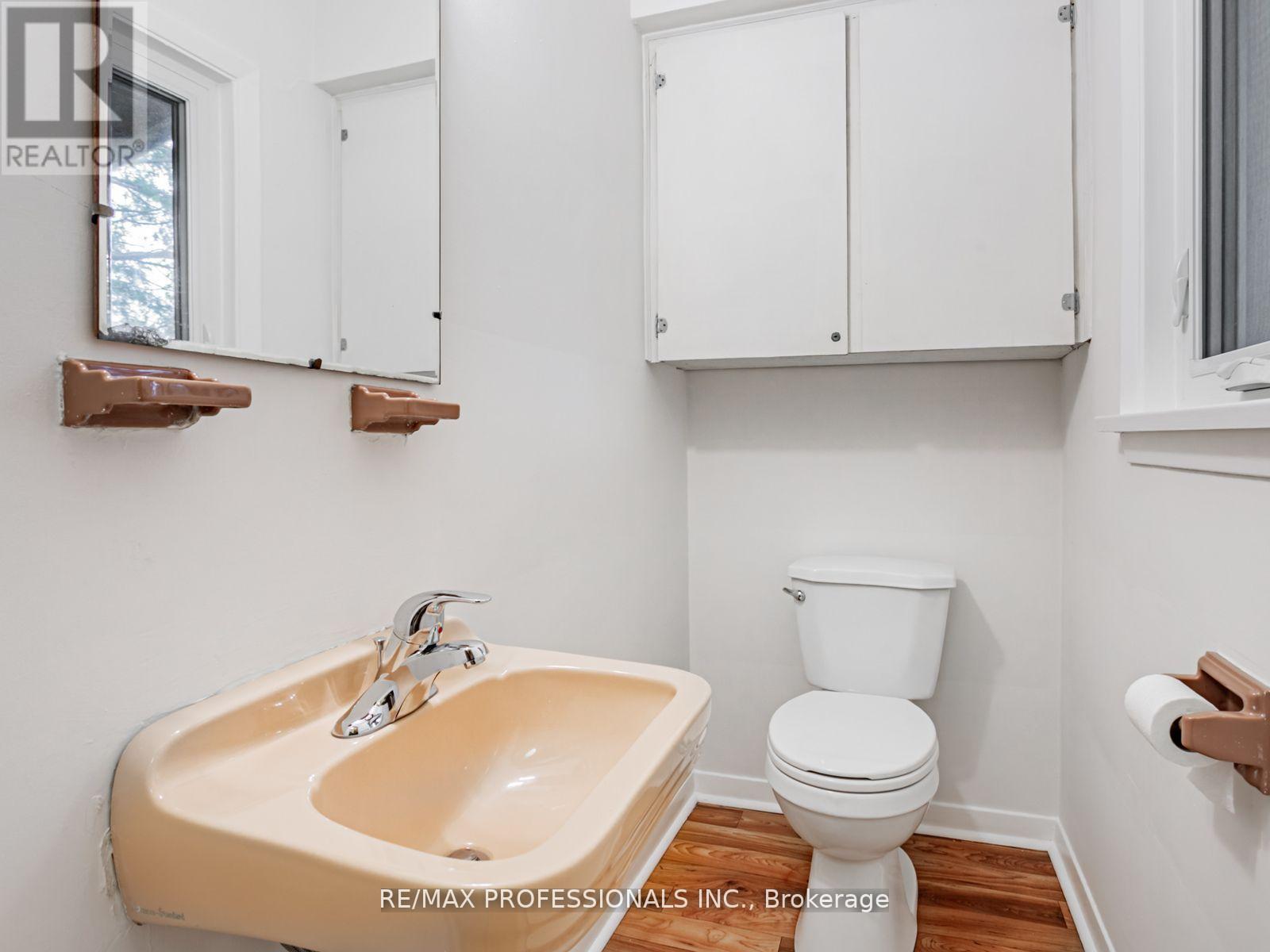 275 Jeffcoat Drive, Toronto (West Humber-Clairville), Ontario  M9W 3E4 - Photo 10 - W12446471