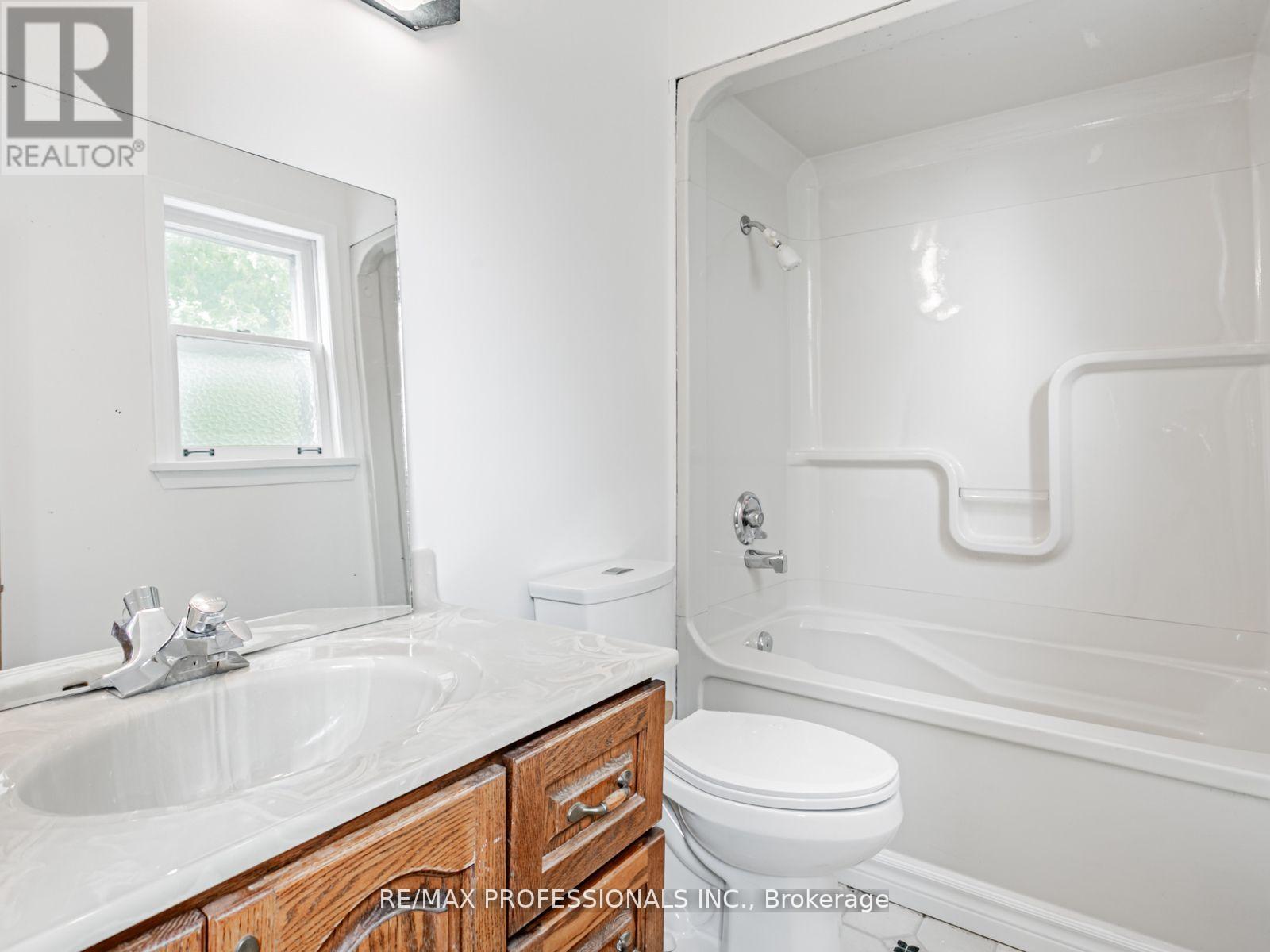 275 Jeffcoat Drive, Toronto (West Humber-Clairville), Ontario  M9W 3E4 - Photo 15 - W12446471