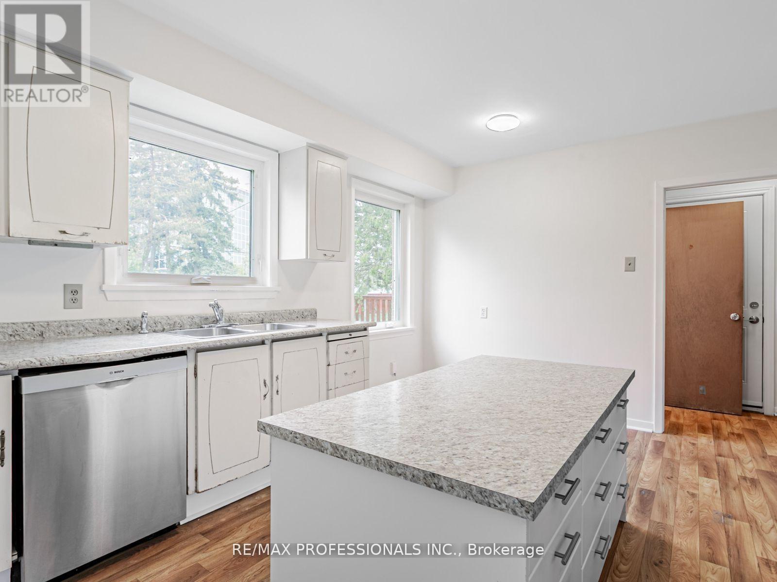 275 Jeffcoat Drive, Toronto (West Humber-Clairville), Ontario  M9W 3E4 - Photo 7 - W12446471