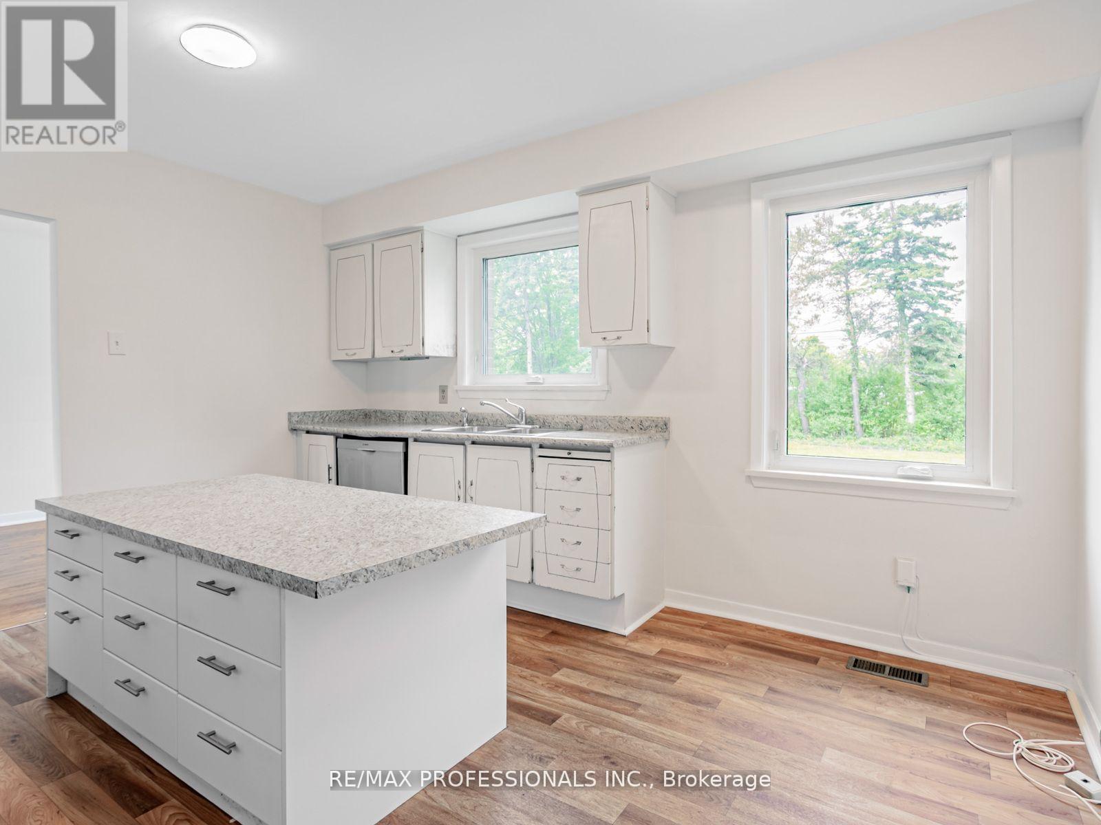 275 Jeffcoat Drive, Toronto (West Humber-Clairville), Ontario  M9W 3E4 - Photo 9 - W12446471