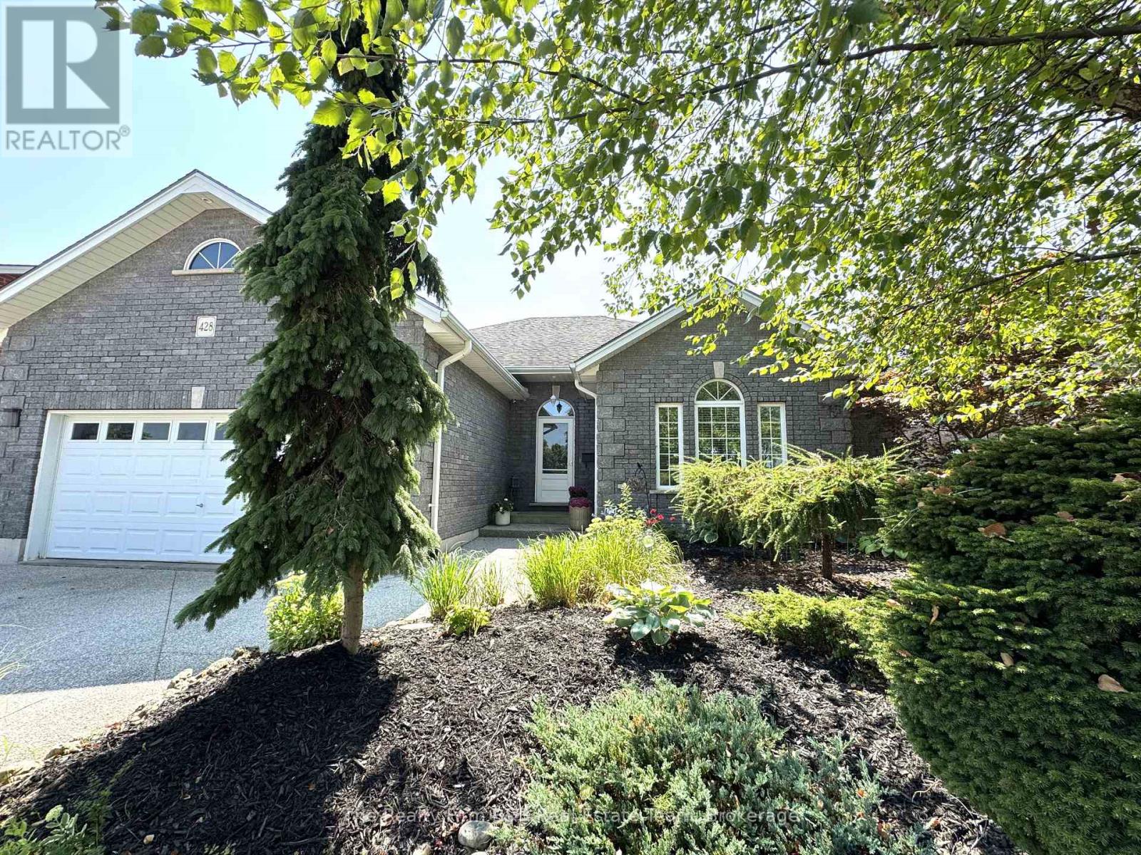 428 Lakeview Drive, Woodstock, Ontario  N4T 1V3 - Photo 1 - X12446644